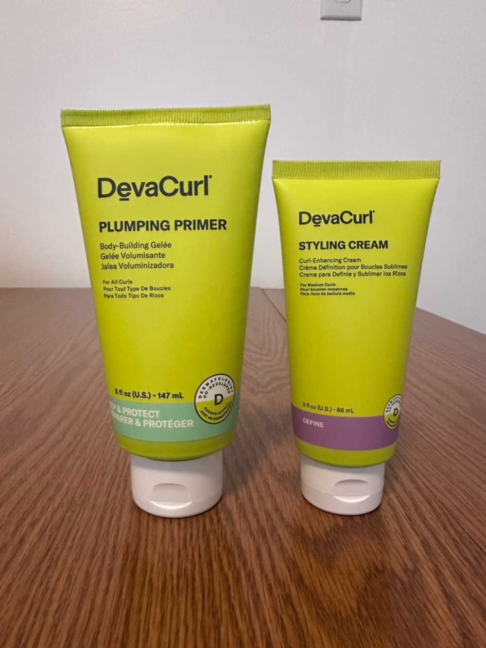 DevaCurl Plumping Primer Body-Building Gelée an Styling Cream
